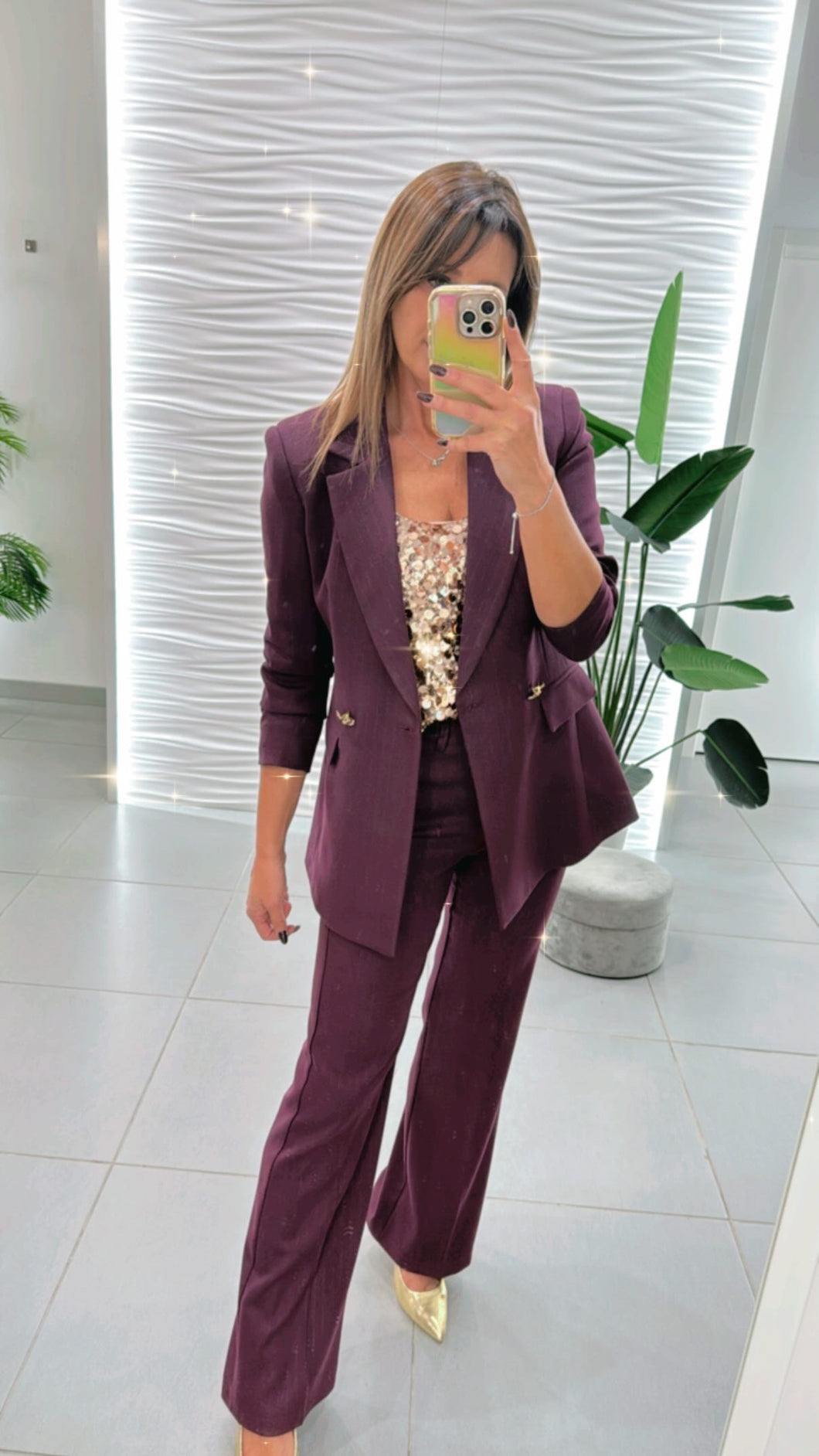 Tailleur bordeaux gessato oro con bottoni oro doppiopetto