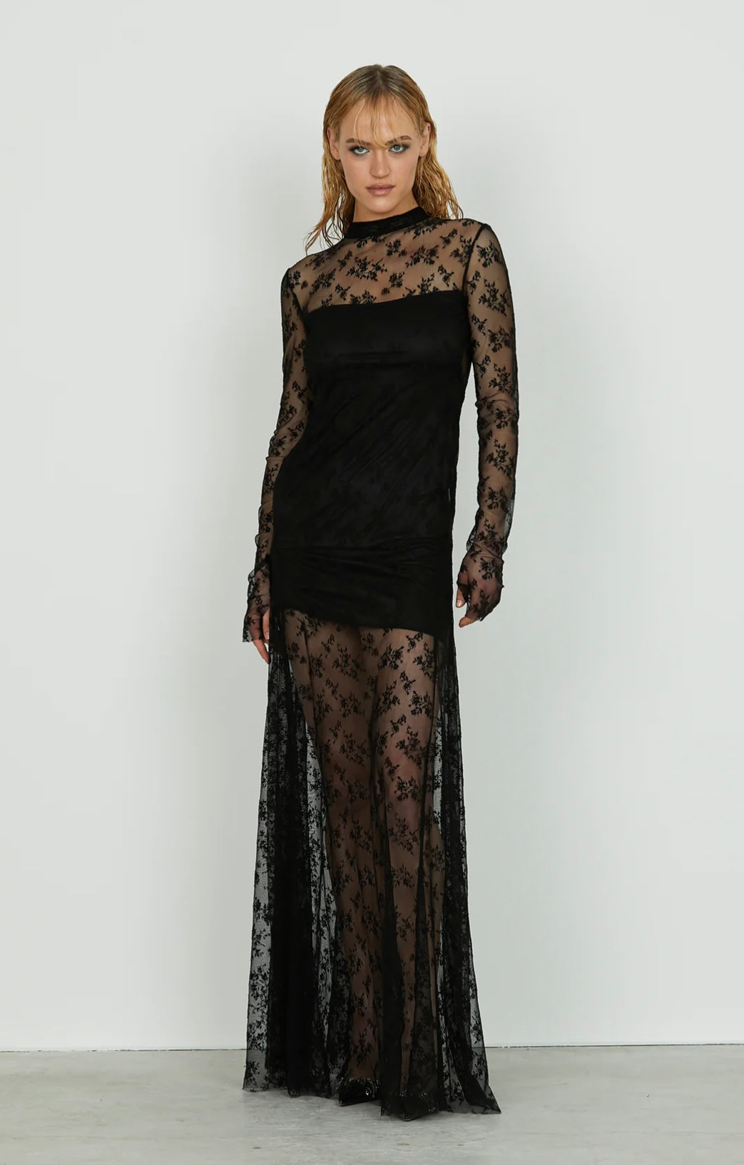 Abito pizzo scollatura schiena