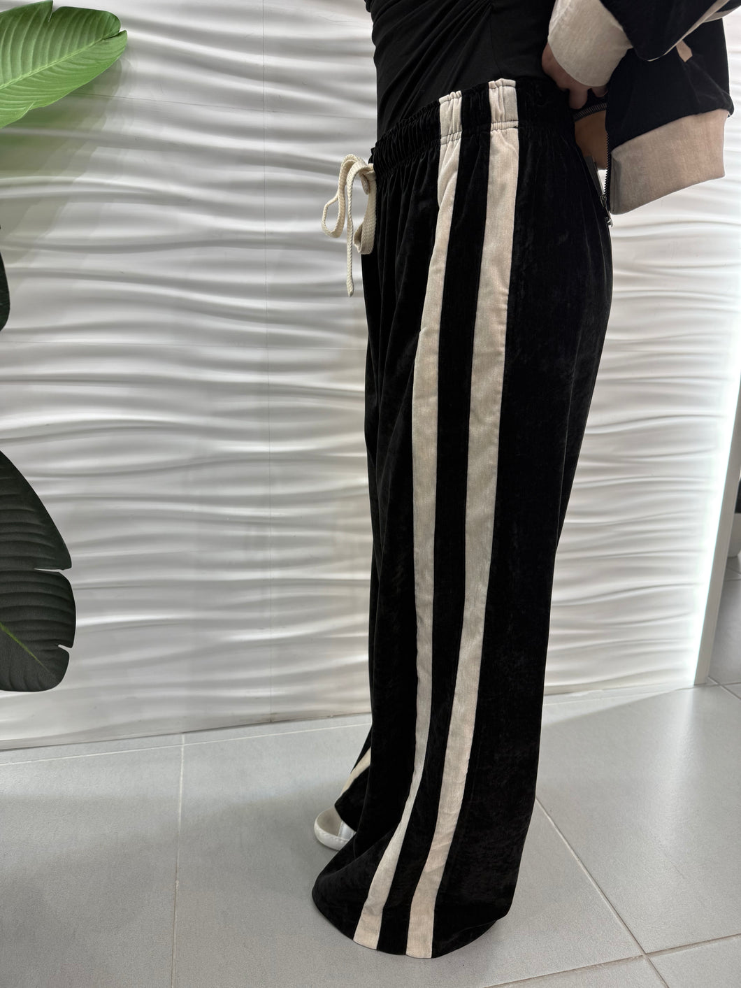 Pantalone tuta ciniglia con bande nero burro