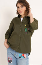 Carica l&#39;immagine nel visualizzatore di Gallery, Camicia over militare con Patches
