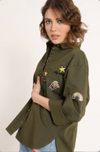 Carica l&#39;immagine nel visualizzatore di Gallery, Camicia over militare con Patches
